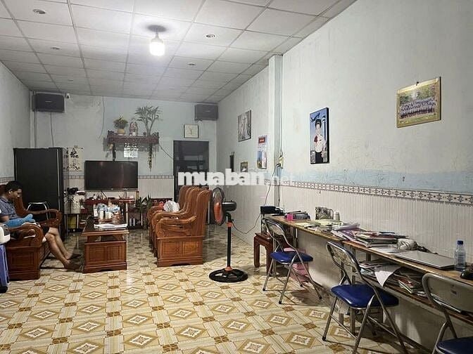 Bán gấp căn nhà 55m2 Bà Điểm SHR chỉ nhỉnh 3 tỷ đường xe tải rộng 6m.