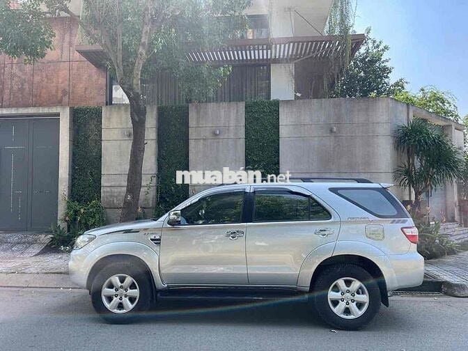 Toyota Fortuner 2010 2.7V 4x4 AT - 139000 km