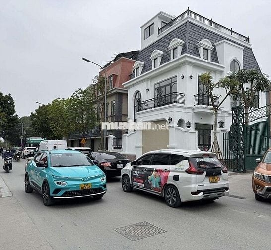 BIÊT THỰ LÔ GÓC THANG MÁY ĐẲNG CẤP