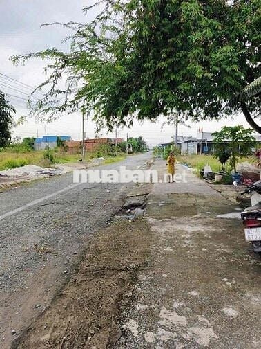 Bán đất tặng nhà cấp 4  , KDC ông huyện , đức hoà long an