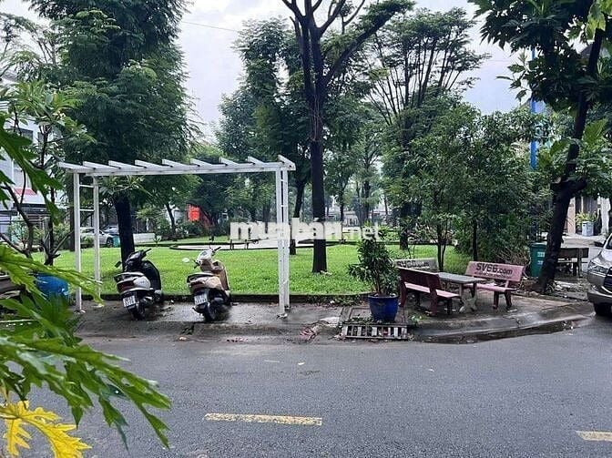 Nhà đẹp 3.5 tấm 4.5x20m khu 38Ha đối diện công viên, khu dân trí cao!