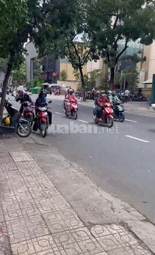 Cho thuê 400m2 đất tại đường Nguyễn ĐÌnh Chiểu, Phường Võ Thị Sáu 6, Q