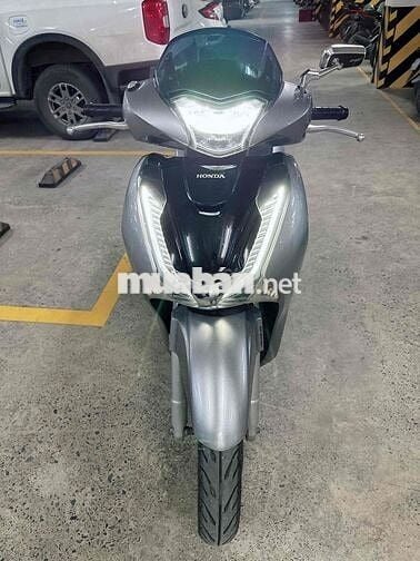 SH150i ABS - Màu bạc
