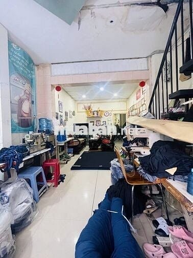 Bán nhà Bà Điểm nhỉnh 2 tỷ Gần Chợ Hóc Môn,SHR Dt:60m2 Sát Chợ Đầu Mối