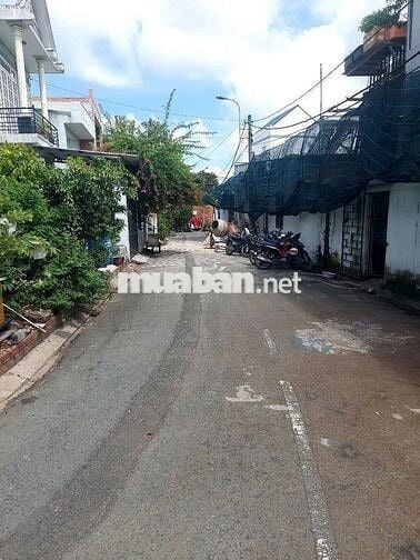 BÁN NHÀ HÓC MÔN - Ô TÔ ĐẬU CỬA - DT KHỦNG - GIÁ CỰC RẺ