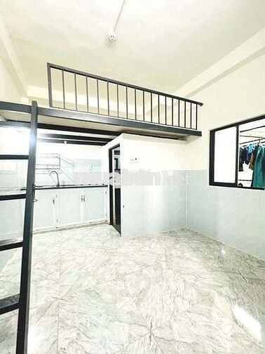 Phòng trọ có gác ở được nhiều ngưòi, có thang máy ngay Nguyễn Kiệm