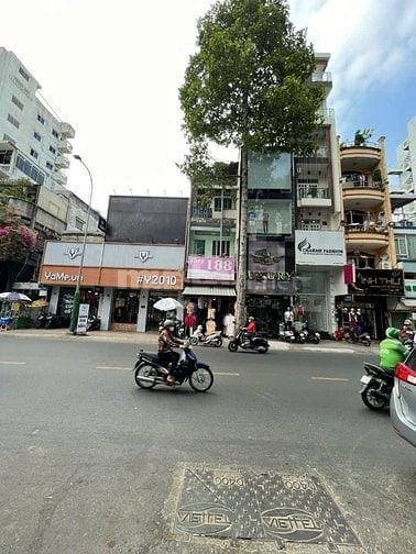 Bán gấp nhà MT Nguyễn Trãi đoạn 2 chiều Q5 DT 4 x 20m 4 Tầng giá 32 tỷ