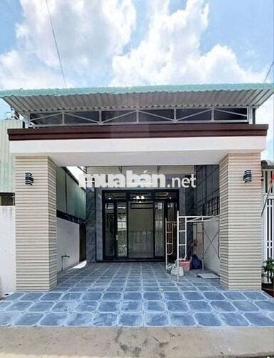 Bán nhà cấp 4 sổ hồng riêng, dt 100m2, ngay chợ Bờ Ngựa giá 705triệu