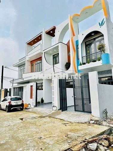 Bán Nhà SHR - Gần Chợ Hưng Long..DT 99mv...Dãy 3 Căn Vừa Xây Xong.