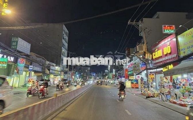 Bán nhà hẻm thông xe tải, sân rộng cực hiếm, cạnh kcx Tân Thuận