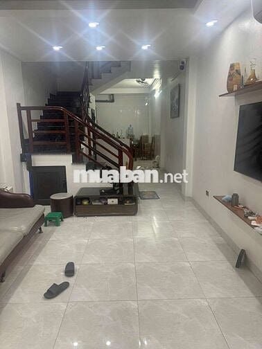 CHÍNH CHỦ BÁN NHÀ DÂN XÂY 3 TẦNG 50M² BÁT KHỐI
20M RA ĐƯỜNG ÔTÔ TRÁNH