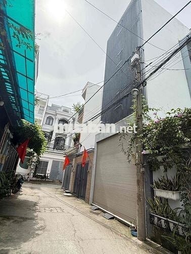 Cho thuê nhà 1 trệt 3 lầu thiết kế thoáng ô tô đậu trong nhà hẻm QL 13