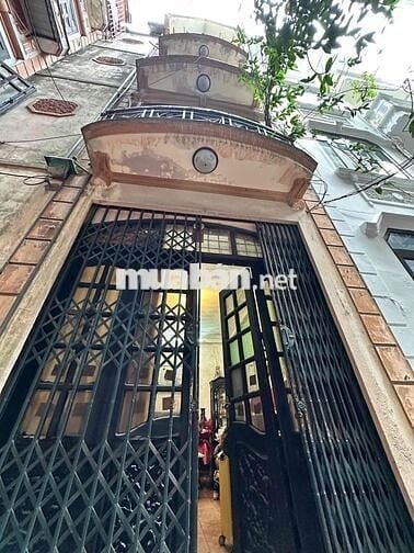 Nhà phố ngay Trung Tâm Hà Nội gần Quốc Tử Giám 3 phòng ngủ