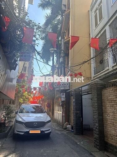 Cho thuê nhà nguyên căn ngõ 89 Lạc Long Quân - ô tô đỗ cửa