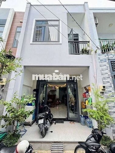 Bán nhà 1T1L SHR dt 84m2 kế bên trường cao đẳng Y Dược SG giá 870triệu