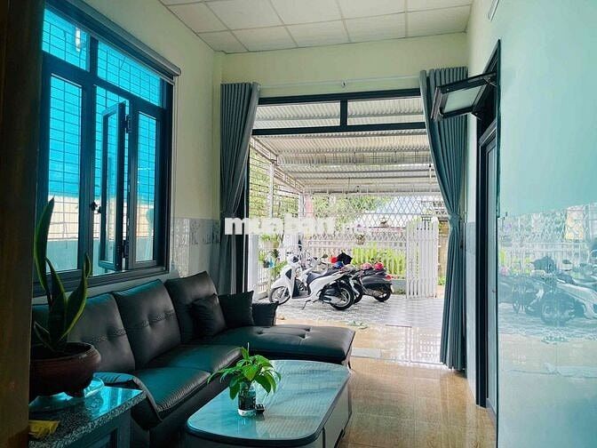 Nhà mới kiên cố góc 2 mặt tiền H. 994 Trần Phú Bảo Lộc 216m2 Full thổ