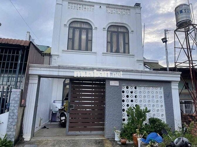 Nhà trung tâm Bảo Lộc DT: 97,5m Full thổ cư nhà mới 4 phòng ngủ