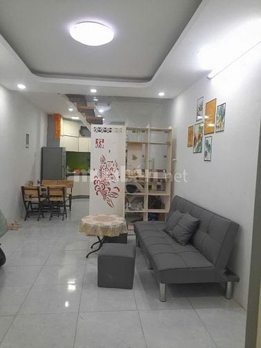 Nhà 2 tầng có nội thất mới Q1/furnished 2-Flr 2 BR house in center D1