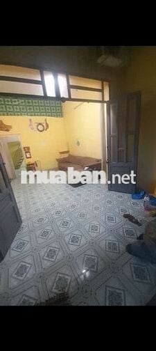 Nhà sạch sẽ dọn vào ở đc liền ,gác lửng 1pn ,1 wc, xe bagac để đc sân