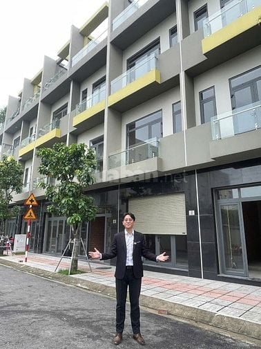 Nhà phố liền kề Bcons Uni Valley