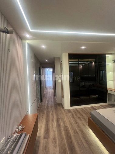 Cho thuê nhà nguyên căn Mặt Tiền 9 Thạch Thị Thanh Quận 1