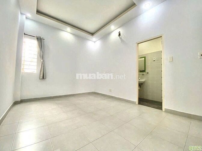 Phòng Cửa Sổ Giá Rẻ Gần Emart Phan Huy Ích