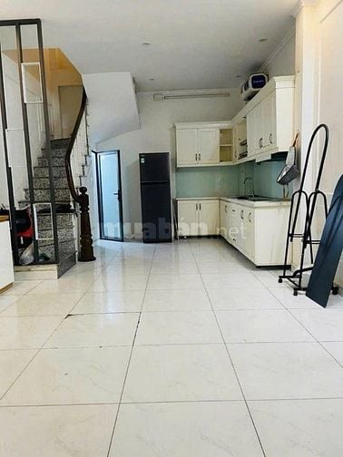 Bán gấp nhà Võng Thị. 6tầng cách hồ Tây 3phút đi bộ.