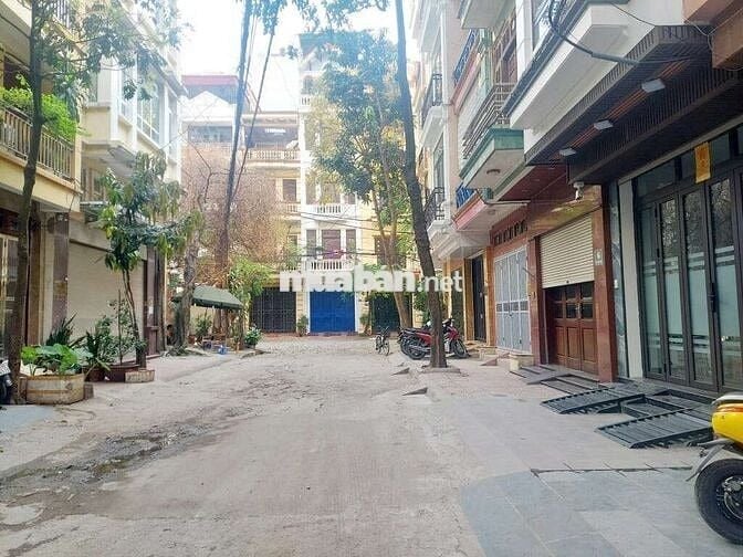 Chính chủ bán gấp nhà Thanh Trì
DT40m, 5T ô tô đỗ cửa KD đỉnh
Giá6.5tỷ