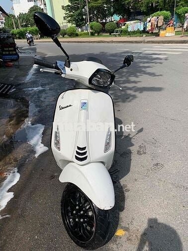 chính chủ cần bán xe vespa màu trắng