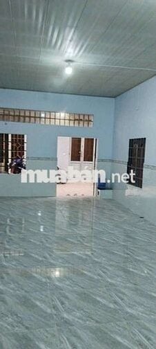 Nhà nguyên căn 1 trệt 1 lầu, dt 5,5×10 có 4pn,2wc. Khu vực an ninh tốt