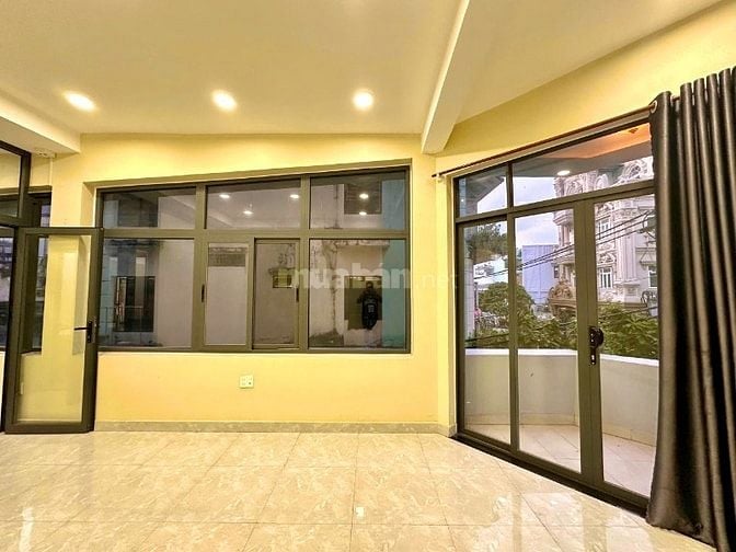 Bán nhà mặt phố Hoàng Sa, 21,5 tỷ, 64m2, giá ưu đãi, view đẹp