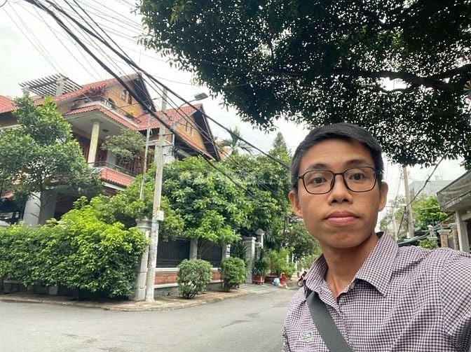 Mặt Tiền khu Biệt Thự ADC Thoại Ngọc Hầu 90m2 5 Tầng Giá tốt