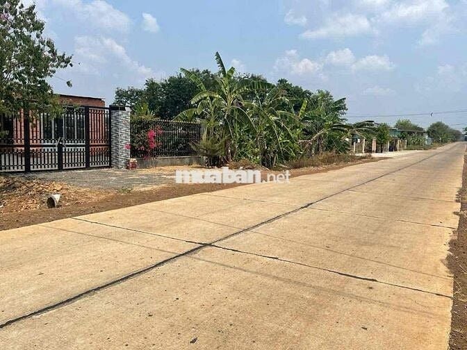 Đất nhà vườn 2 sào 7, có 150m thổ cư