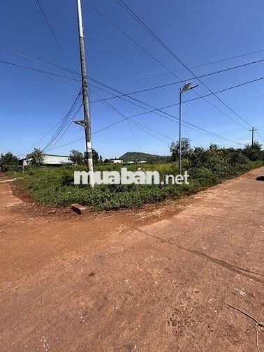 Cần bán lô đất mặt tiền đường lớn , có 300 thổ cư