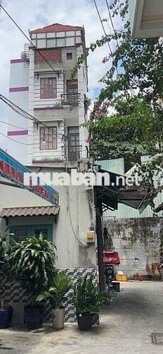 Bên Lan còn phòng này nhỏ sạch sẽ thoáng mát