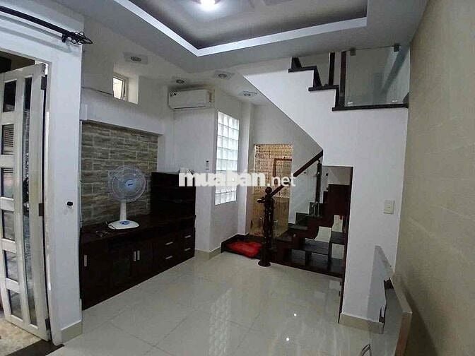 Cho thuê nhà mới đẹp - 1trệt 2lầu - 2pn hẻm Nguyễn Thị Minh Khai - Q1