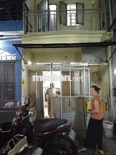 Cho thuê nhà nguyên căn trệt 1 gác suốt có ban công hẻm cụt ô tô LVQ
