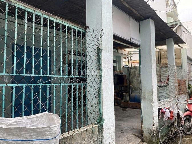 Bán nhà mặt tiền TA04 vào 200m, đối diện siêu thị Mega Market Quận 12