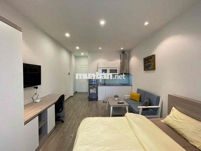 đối diện vincom Cộng Hoà hướng về Q1,3,Phú Nhuận