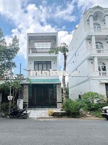 Nhà mới 2 lầu 4 phòng KDC Hồng Loan