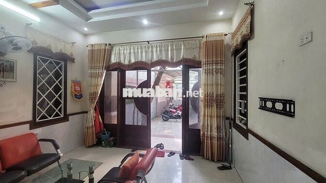 Cho thuê nhà có sân vườn đường Cách Mạng Tháng Tám