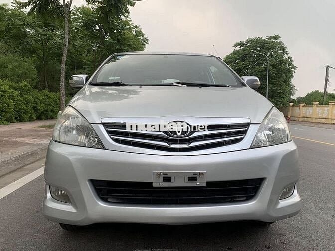 Toyota Innova 2010 V 157.000 km Xám