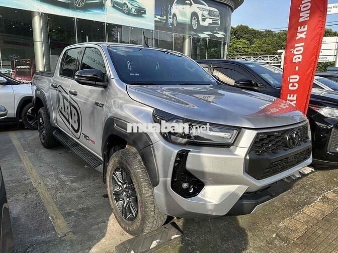 (Xe Hãng) Toyota Hilux 2024 2.4L 4x2 AT - 25600 km