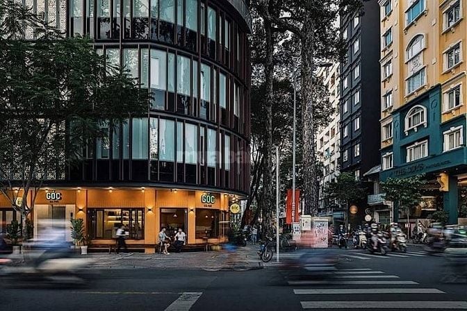 Bán gấp toà nhà khách sạn 4* ngay đường Thi Sách Quận 1,dt 25x20 