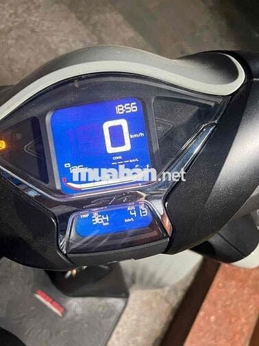 Xe SH mới mua, chỉ chạy từ hãng về.