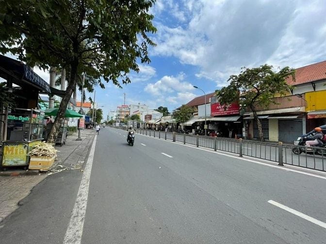 Cho thuê MB kinh doanh Phạm Văn Chí 12x20m giá 25 triệu