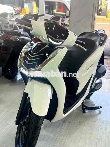 Honda SH 125i Trắng Zin êm