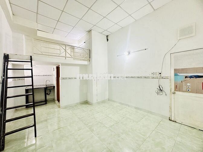 Phòng Trọ 25m2 Cửa Sổ Gác Cao Ngay Hoà Bình Luỹ Bán Bích