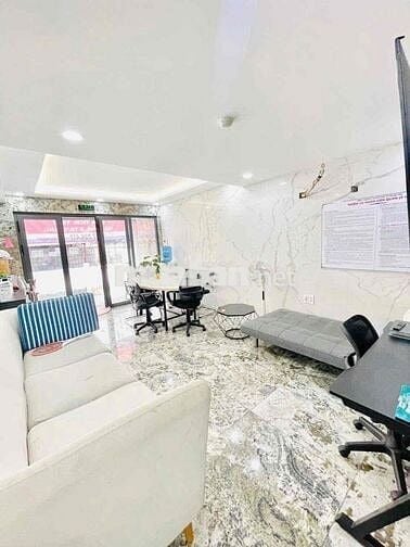 CHO THUÊ MẶT BẰNG KINH DOANH VỊ TRÍ NGAY TRUNG TÂM CÓ HẦM XE GẦN Q.1