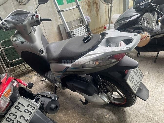 NHÀ DƯ XE BÁN 1 XE SH300I NĂM 2007